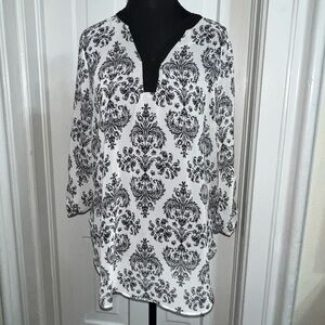Iz Byer Monochrome Leaf Print Top Womens size medium, shirt,‎ top sheer